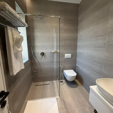 4 Тирана