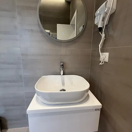4 * Тирана