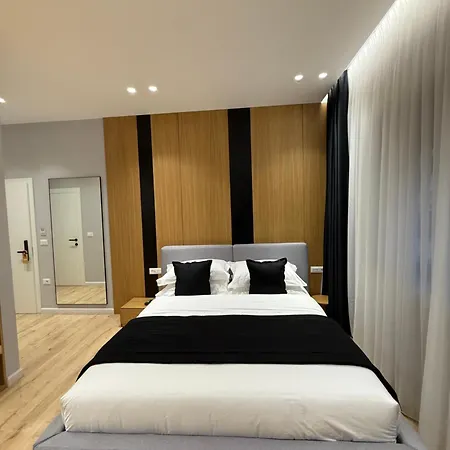 4 Hotel