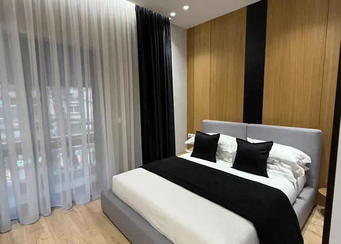فندق 4 تيرانا